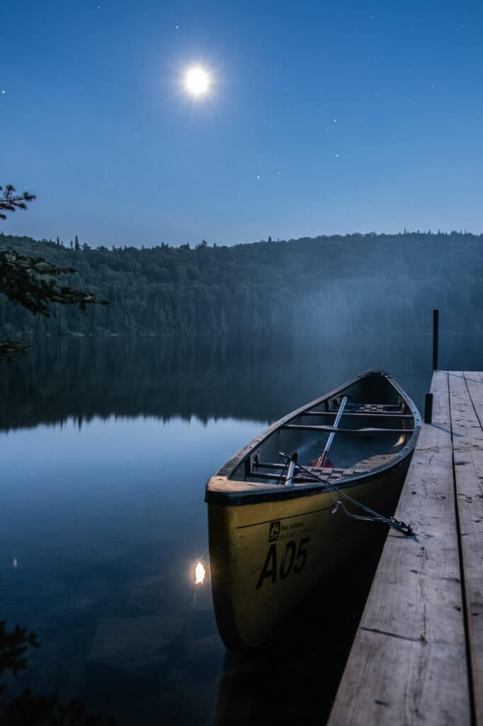 Mont Tremblant lake canoe-camping - Clemen Falize Unsplash