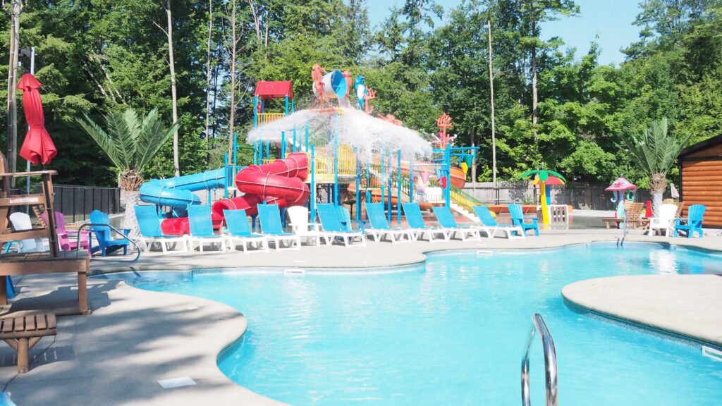 Pool and Water Slides - Camping Vacances Bromont