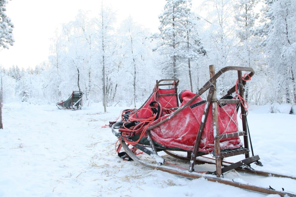 A Sled with a Red Cover - for Dog Sledding in Mont Tremblant - Jorgen Vervliet - From Unsplash