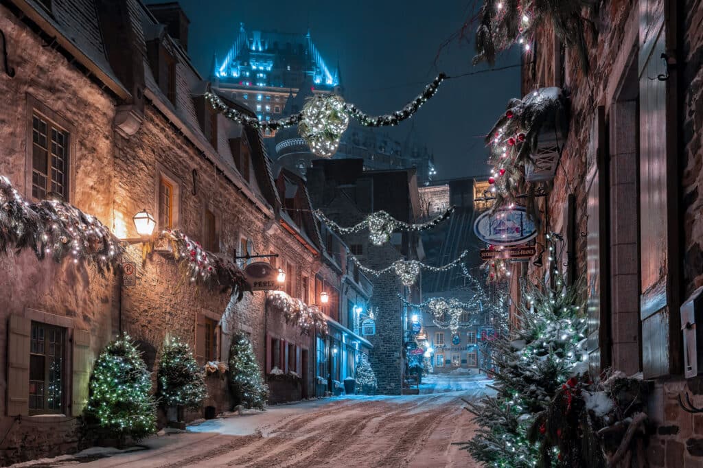 Street with Chateau Frontenac - Quebec at Christmas © Emmanuel Conveney Destination Québec Cité