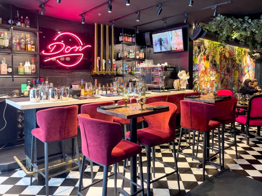 Don Vegane dining room