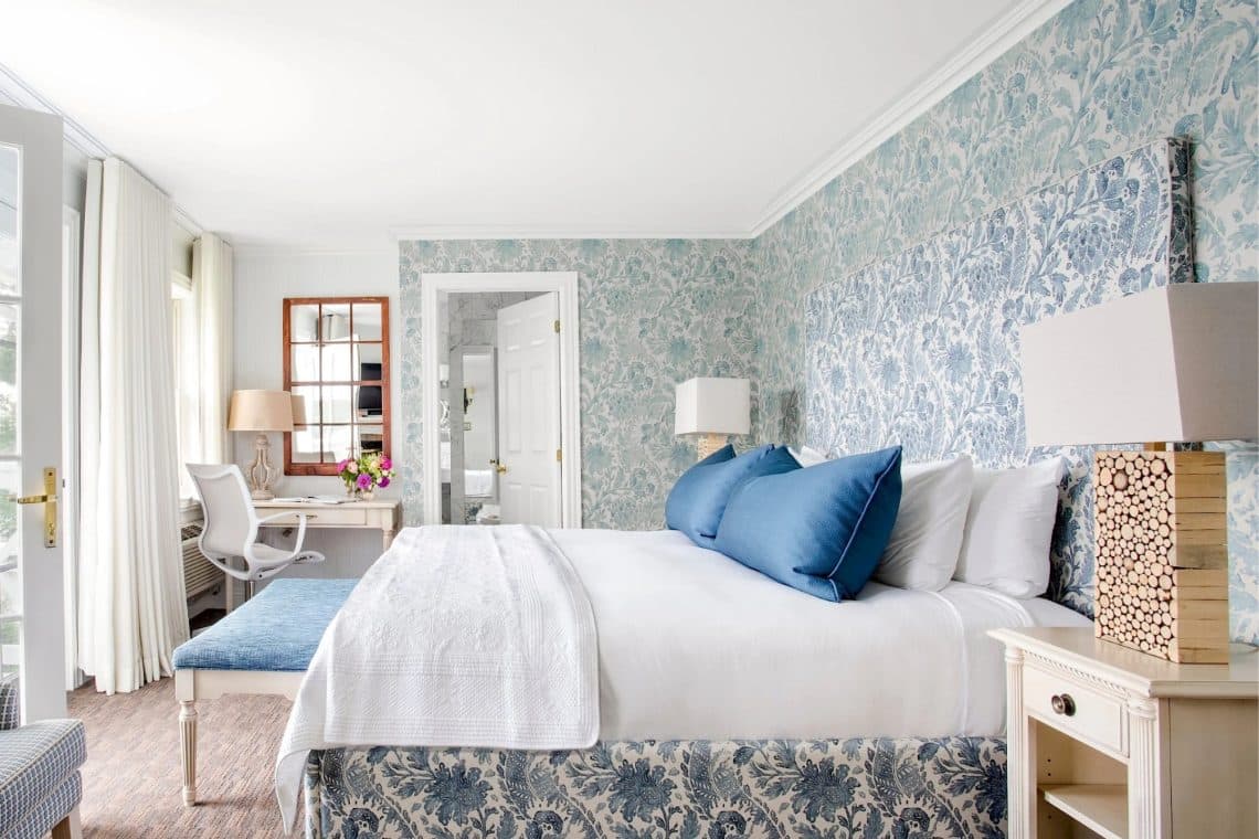 Blue Room - in Hotel - in Eastern Townships - Quebec - Manoir Hovey