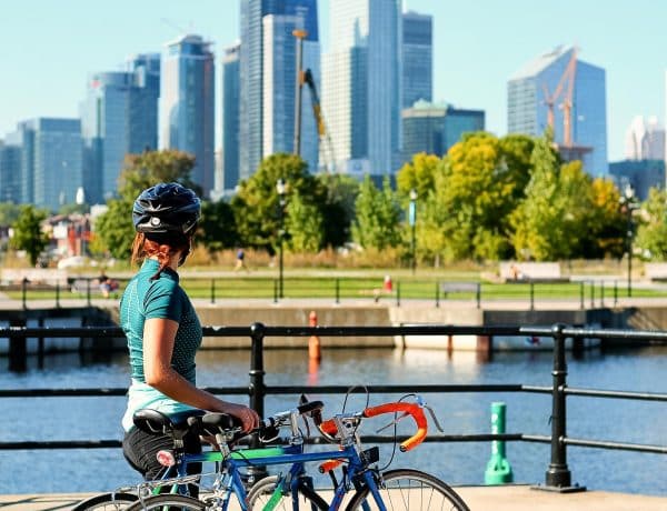 Lady biking in Montreal - Roxanne Desgagnés - Unsplash