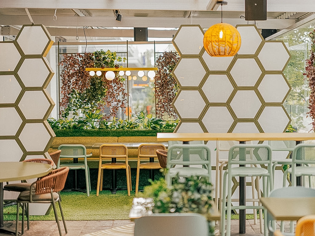 Interior of Le Cosmos