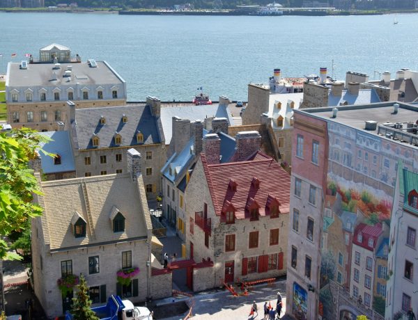 Petit-Champlain near the water in Quebec City - Photo: Jeffrey Eisen - Unsplash