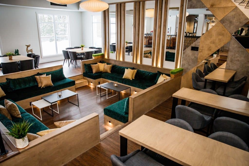 Lounge of AX Hotel in Mont Tremblant - Tourisme Laurentides