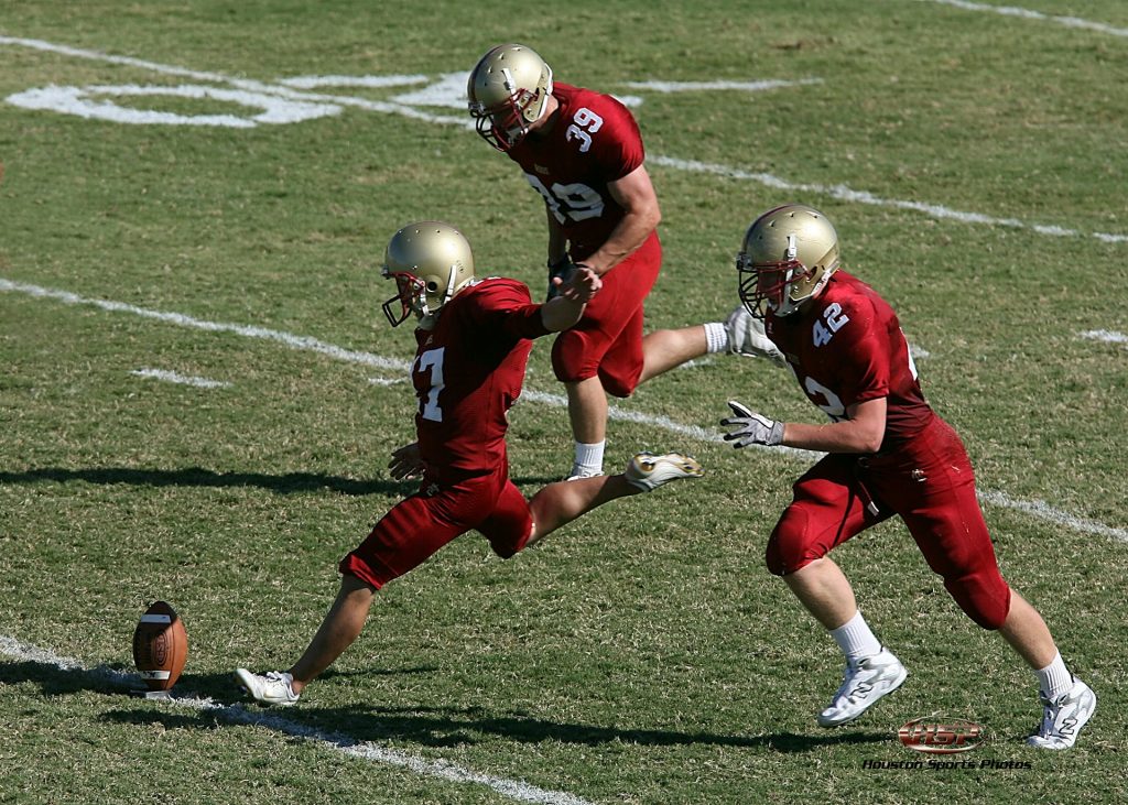 Rouge et or football players in Quebec City - Keith Johnston - Unsplash