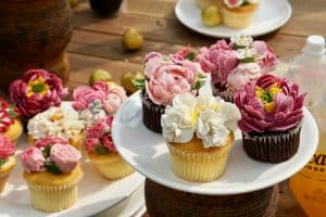 Amazing flower cupcakes - M W from Unsplash