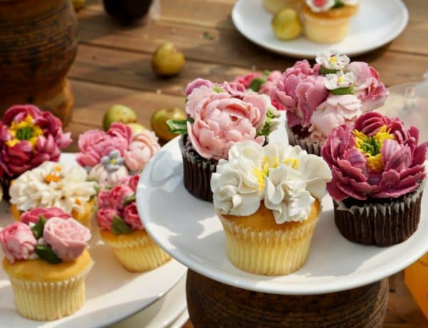 Amazing flower cupcakes - M W from Unsplash