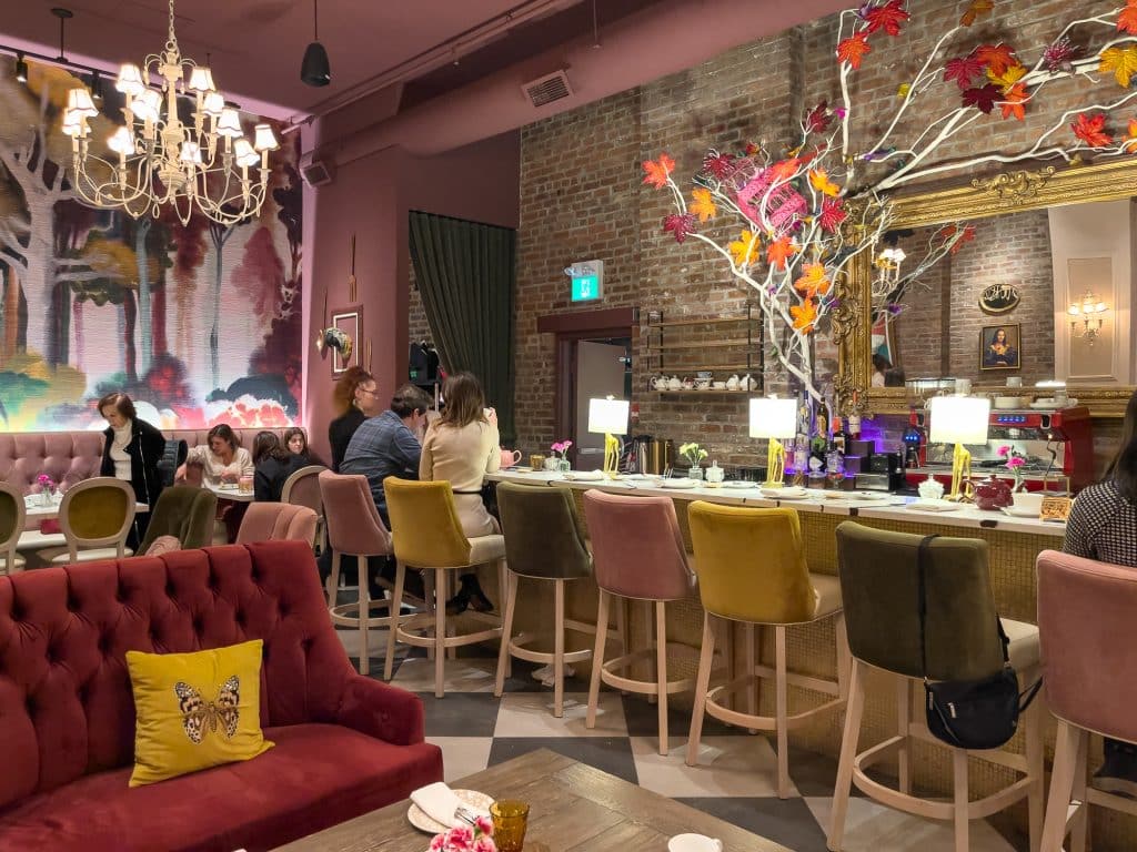 Paparmane bar in old Montreal