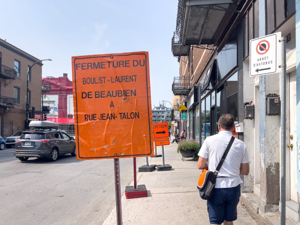 Closure of traffic signs in Montreal